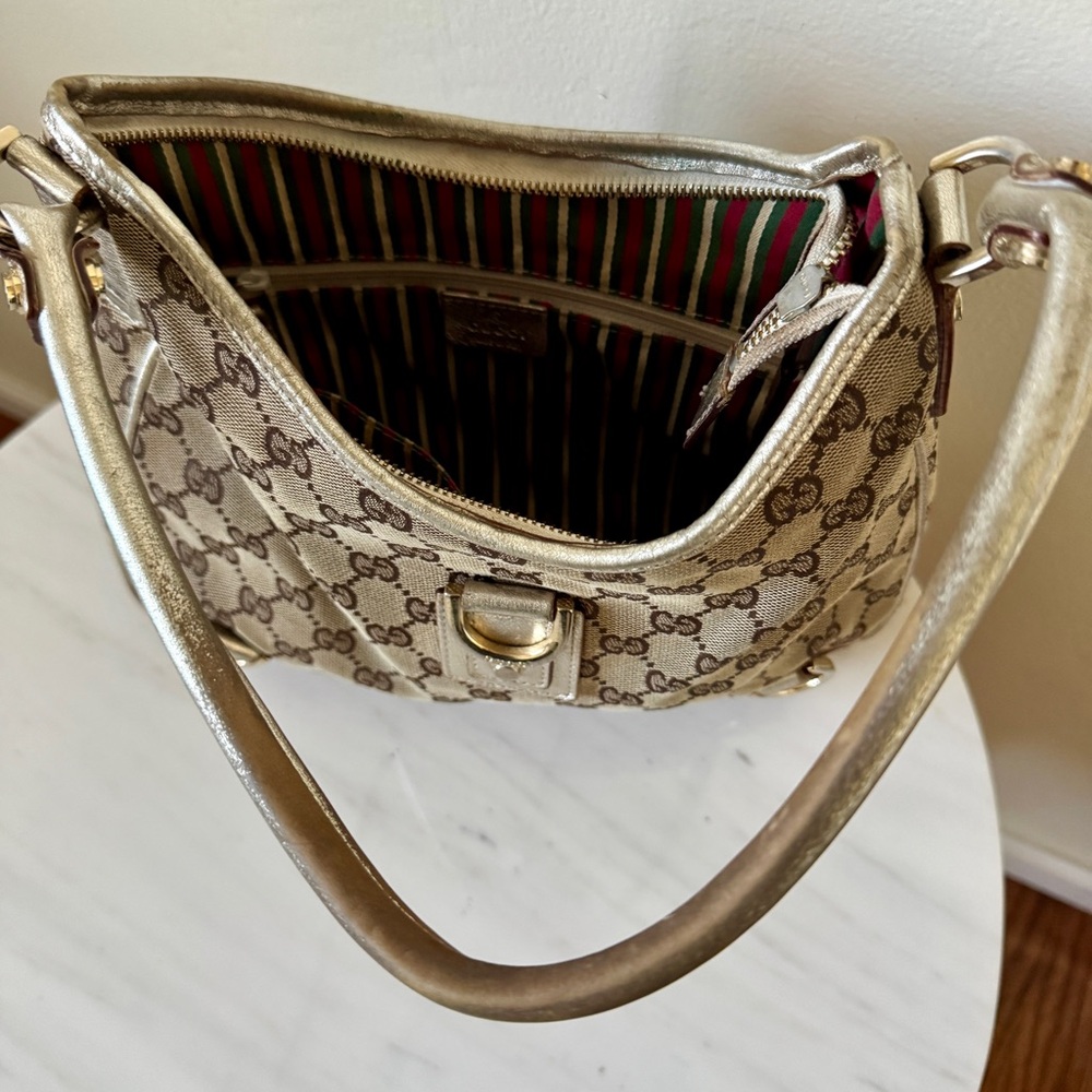 Vintage Gucci Abbey GG Metallic Gold Leather and Beige Shoulder Bag - Picture 16 of 16